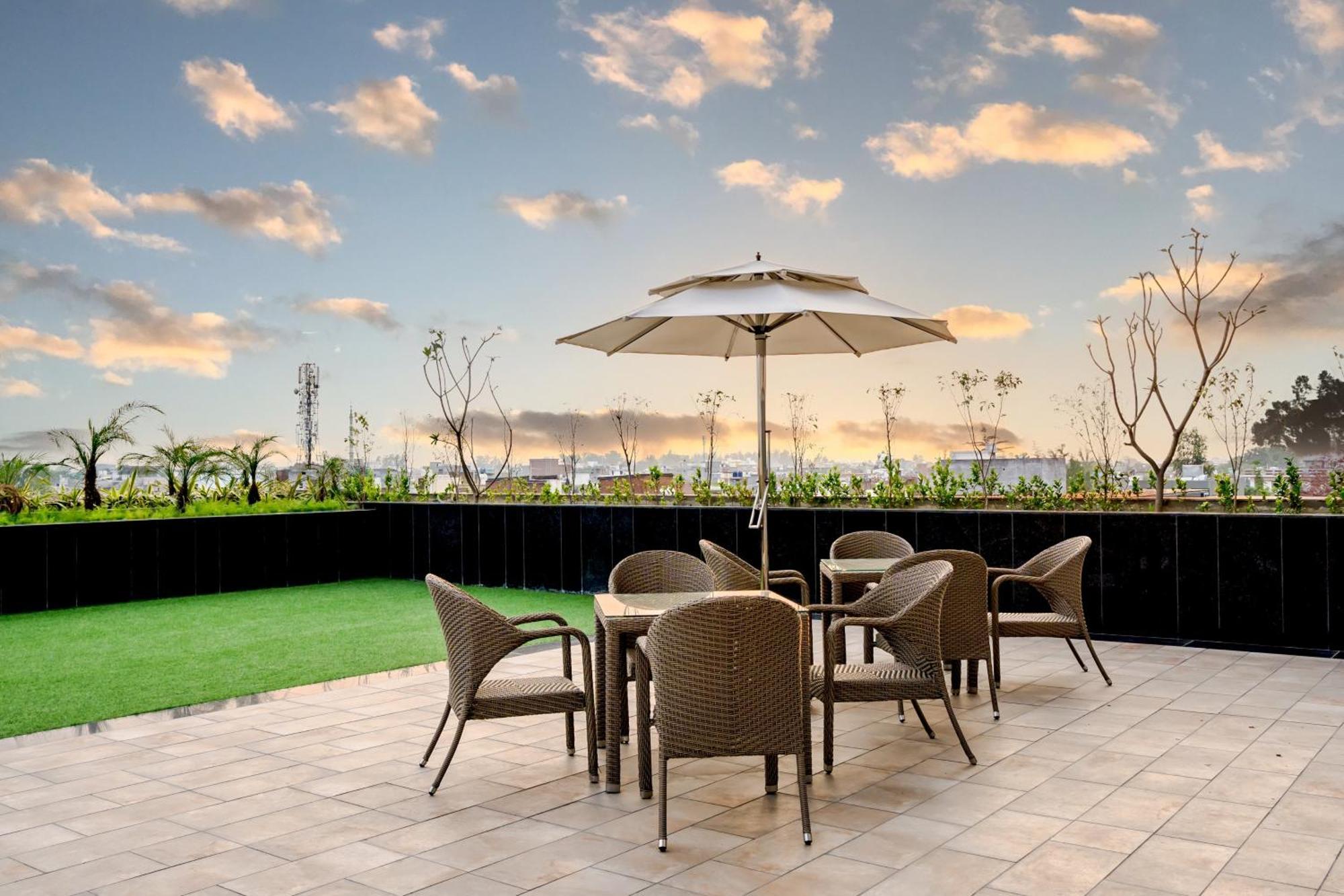 Holiday Inn Lucknow Airport By Ihg Buitenkant foto