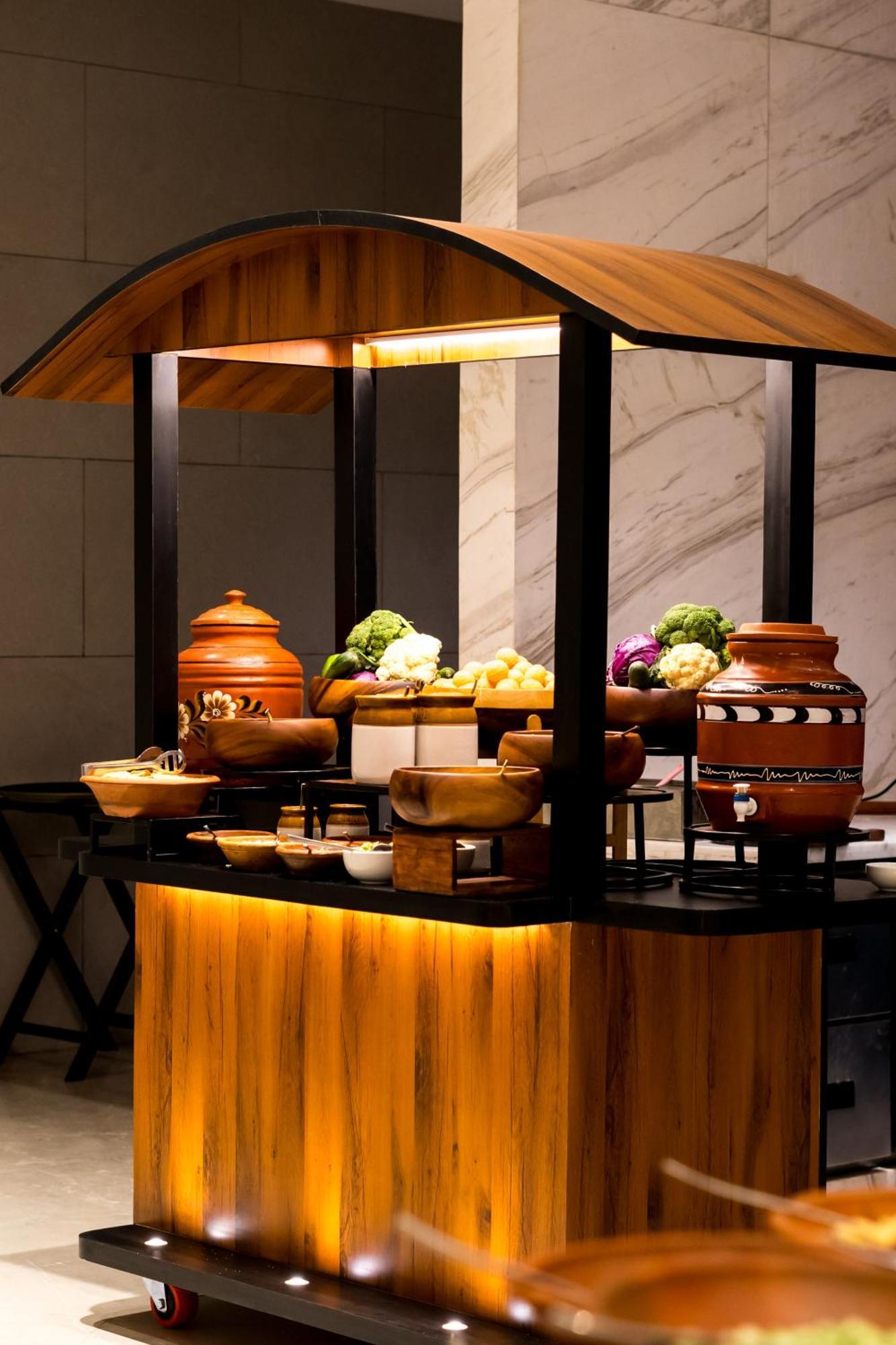 Holiday Inn Lucknow Airport By Ihg Buitenkant foto