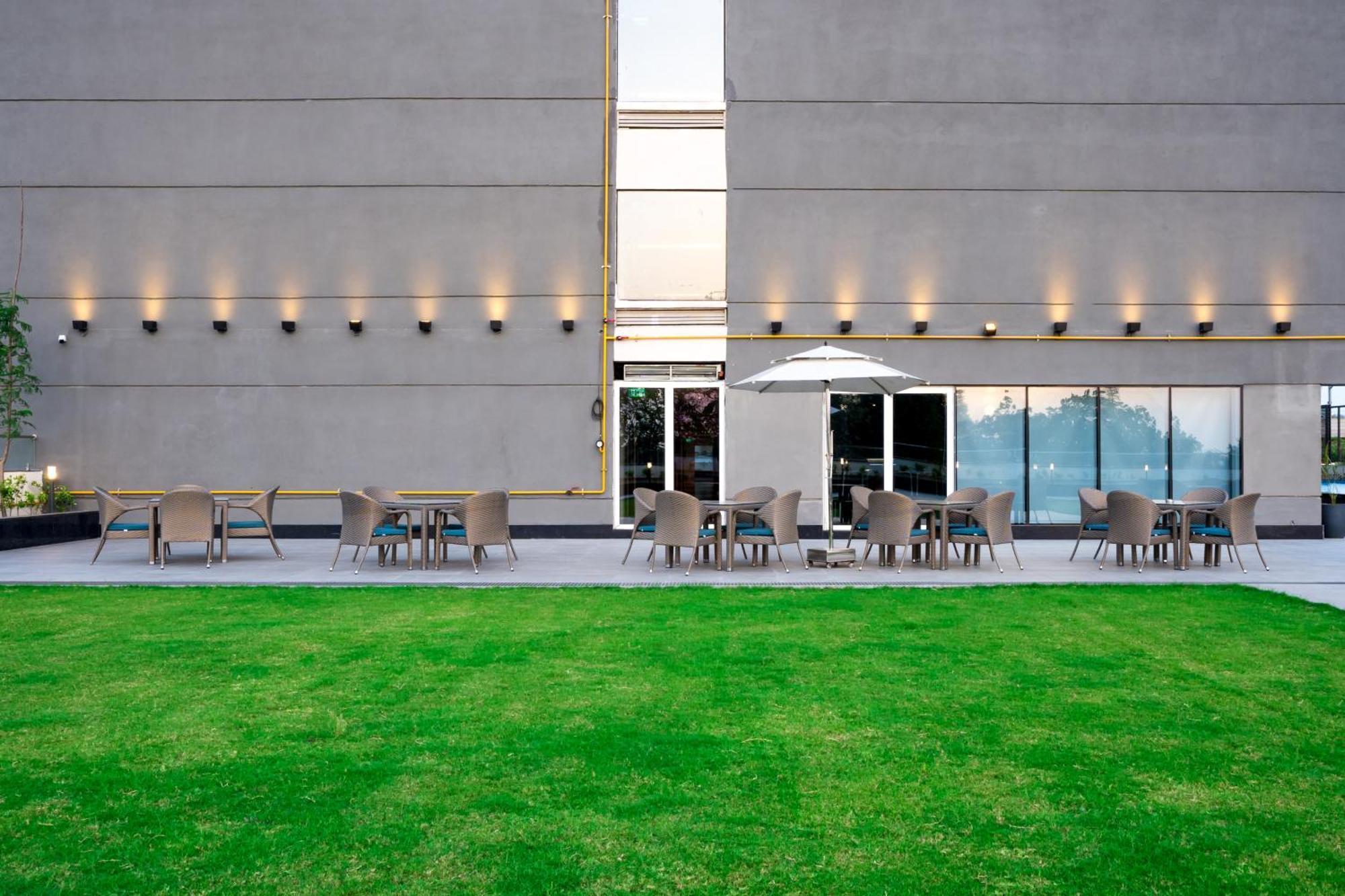 Holiday Inn Lucknow Airport By Ihg Buitenkant foto